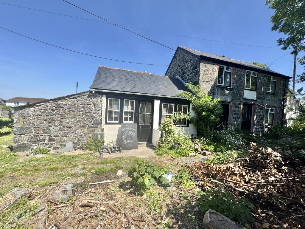 Lot: 97 - DETACHED COTTAGE FOR EXTENSIVE IMPROVEMENT - Front of the property